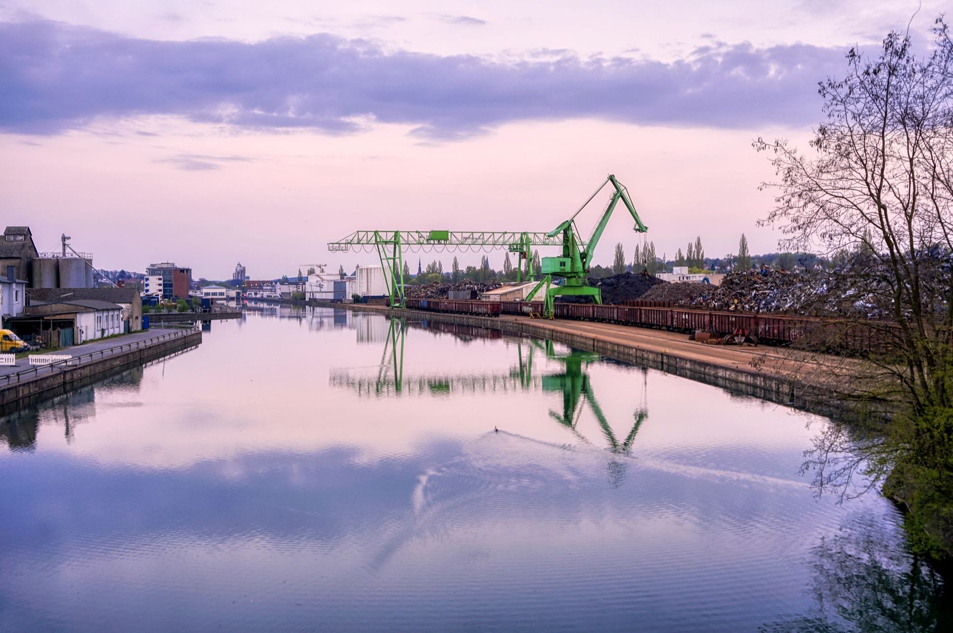 Rives du canal Agen coucher de soleil